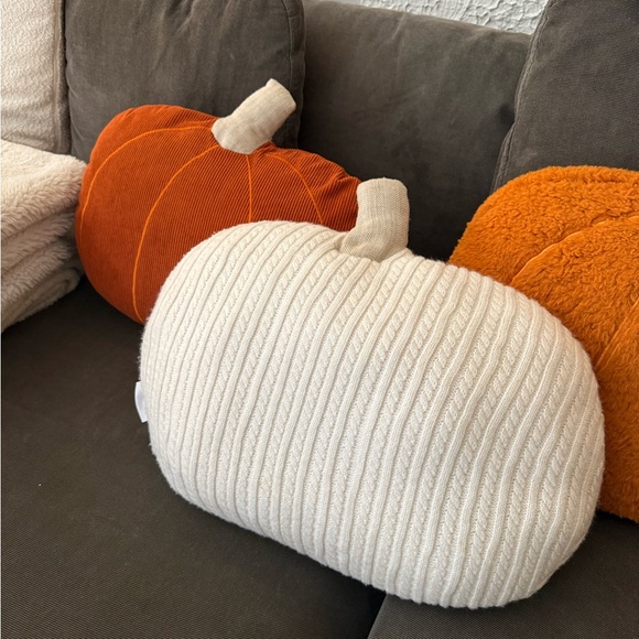 Pumpkin Shaped Throw Pillows Set - Picture 2 of 5